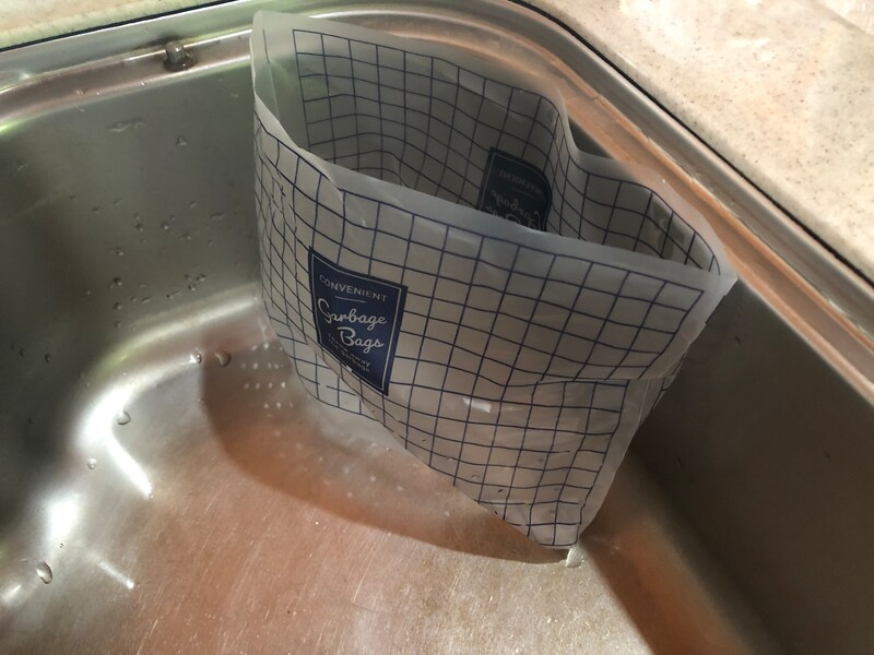 シンクにおいて、自然に水分を流すことができる