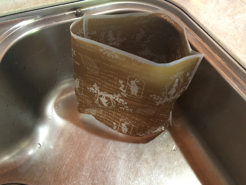 ダイソーの「水切りゴミ袋」は落ち着いた色合い