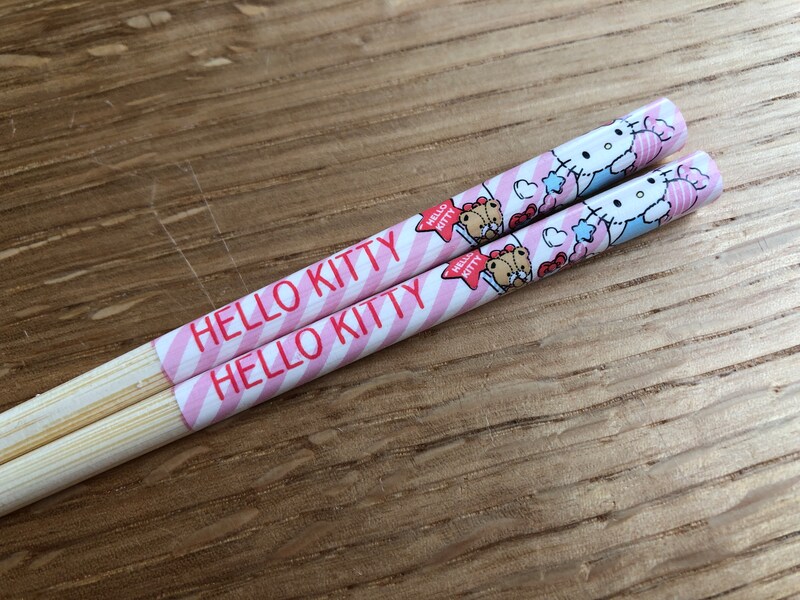 キティちゃんのイラストが可愛いダイソーの「ハローキティ　竹箸」