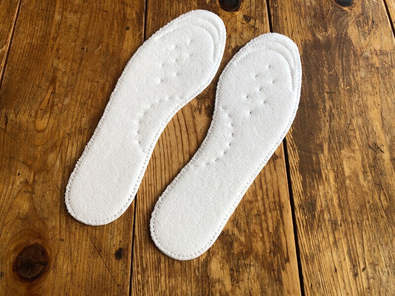 足裏の汗対策にダイソーの「パイル地インソール」がおすすめ
