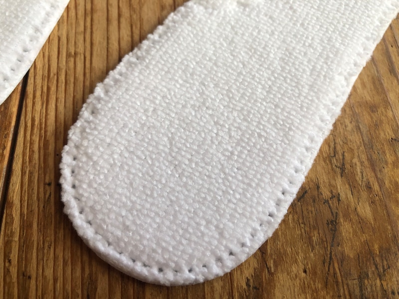 ダイソーの「パイル地インソール」はパイル地で汗を吸収してくれる