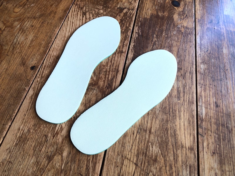 ダイソーの「お茶のインソール」は茶葉が使用され消臭が期待できる