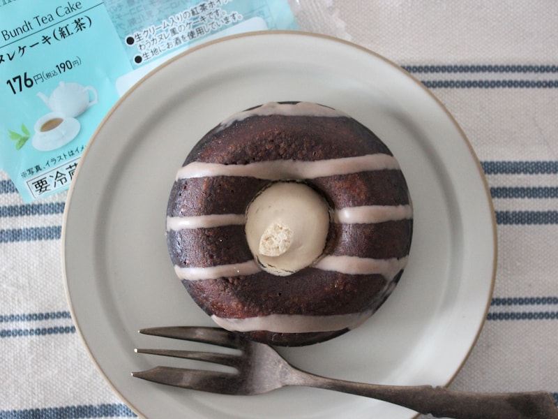 ファミリーマート「生カヌレケーキ（紅茶）」