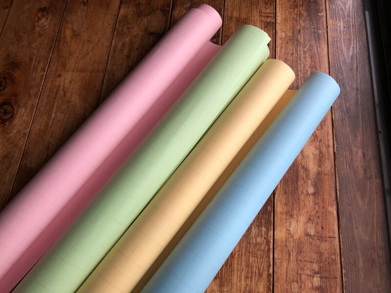 ダイソーの「マス目模造紙カラー2枚入り」