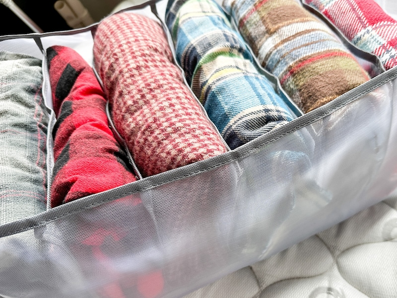 仕切り付きのケース