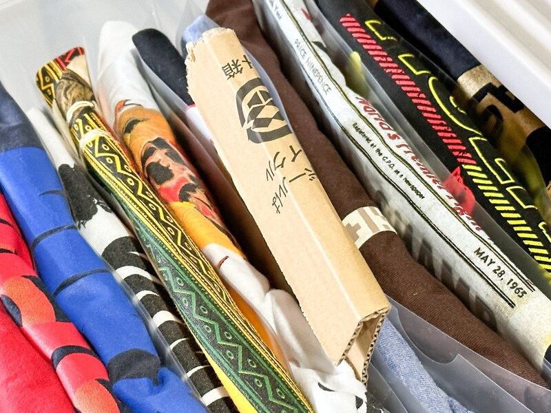 クリアフォルダーを使った衣類収納