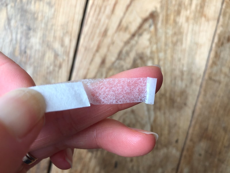 セリアの「両面テープ」のテープは薄め