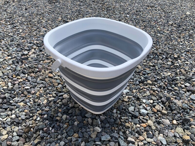 ダイソーの「折りたたみ角バケツ」