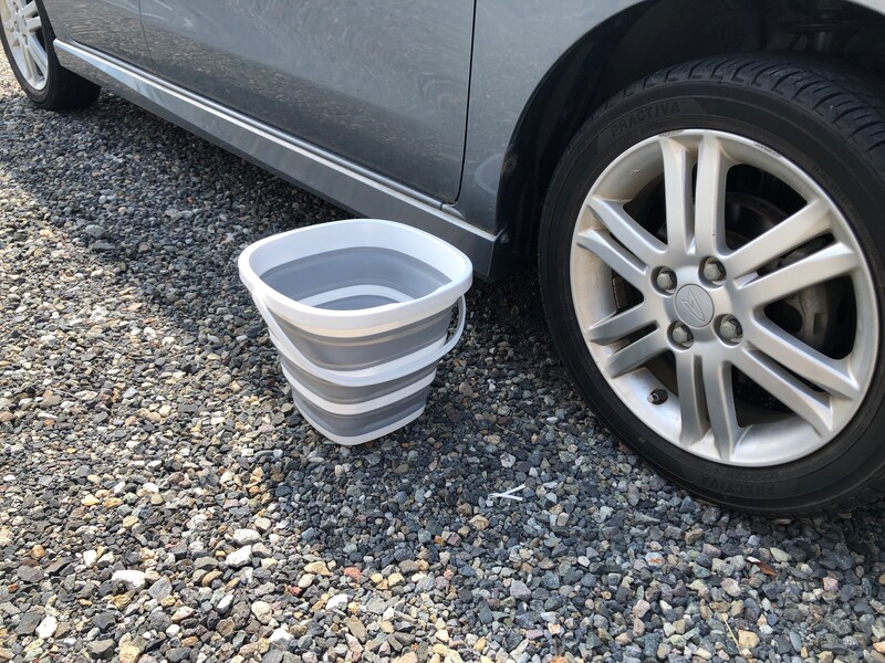 ダイソーの「折りたたみ角バケツ」は洗車にもおすすめ