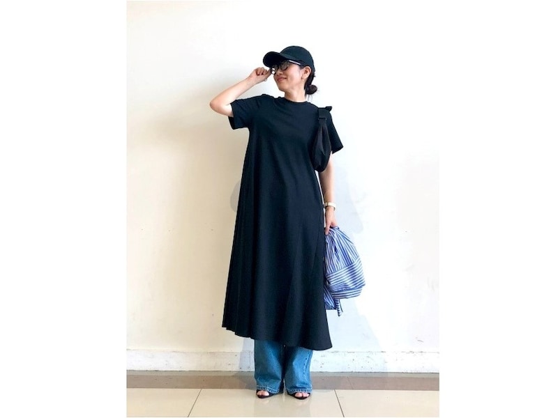 デニムなどボトムスとのレイヤードコーデもいちおし 出典:WEAR