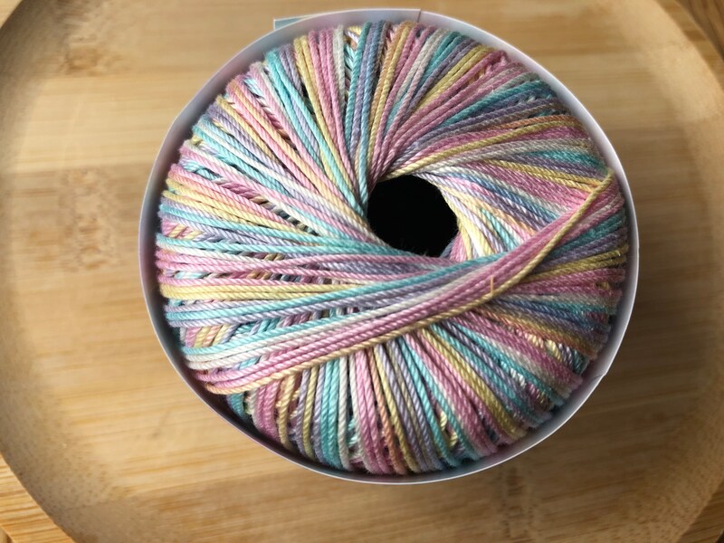 レース糸ミックス　＃20太　ユニコーン（Col No.382）の色合い