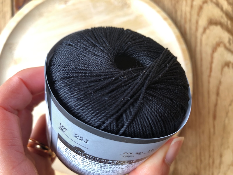 レース糸ソリッド　＃20太　ブラック（Col No.12）の色合い