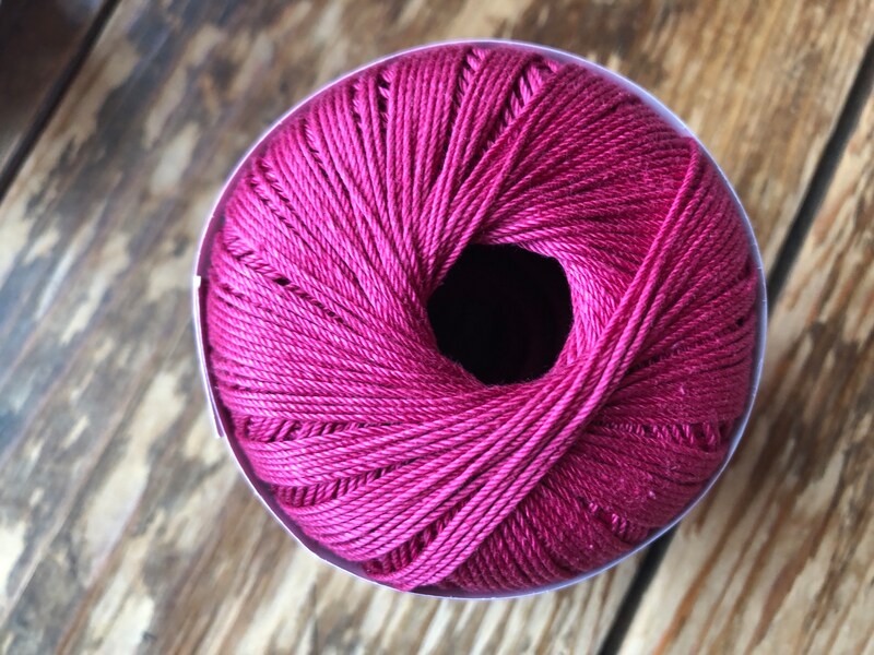 レース糸ソリッド　＃20太　ヴィンテージローズ（Col No.393）の色合い