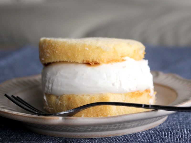 ローソン「おもいきりクリームサンド」