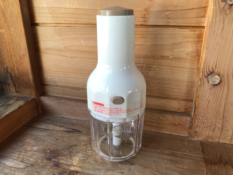 ダイソーの「プッシュ野菜カッター」