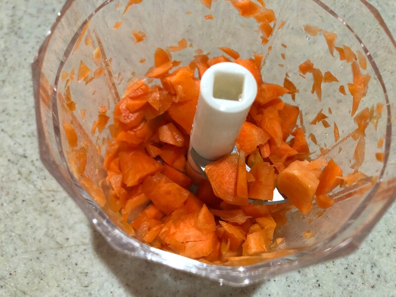 ダイソーの「プッシュ野菜カッター」のハンドル20回ほど押した