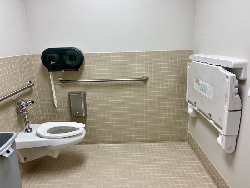 小売店で見かけたユニセックス（オールジェンダー）トイレ内の様子