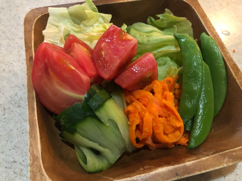スパイラルカットのきゅうりとヌードルカットのにんじんを使用