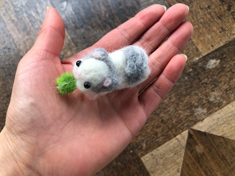 完成したモルモットは手のひらサイズ