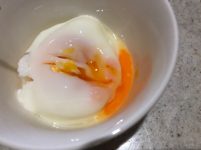 黄身がとろりと出てくる温泉たまごの完成