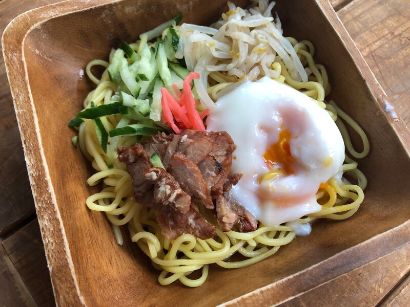 温泉たまごを冷やし中華にトッピング