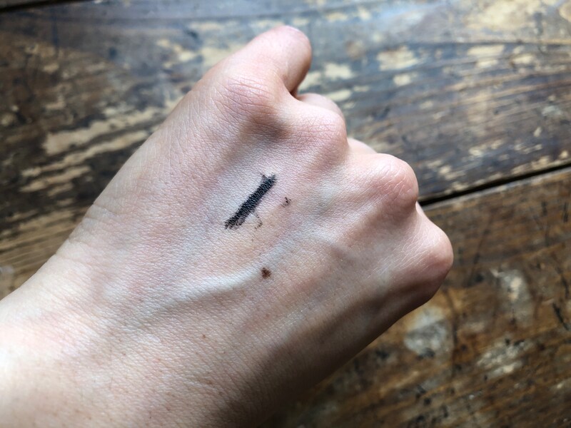 ダイソーの「UR GLAM」の「ジェルアイライナー　ブラック」は色がはっきり出る