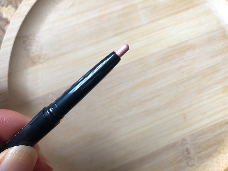 ダイソーの「UR GLAM」の「スリムアイシャドウスティック　シャイニーピンク」