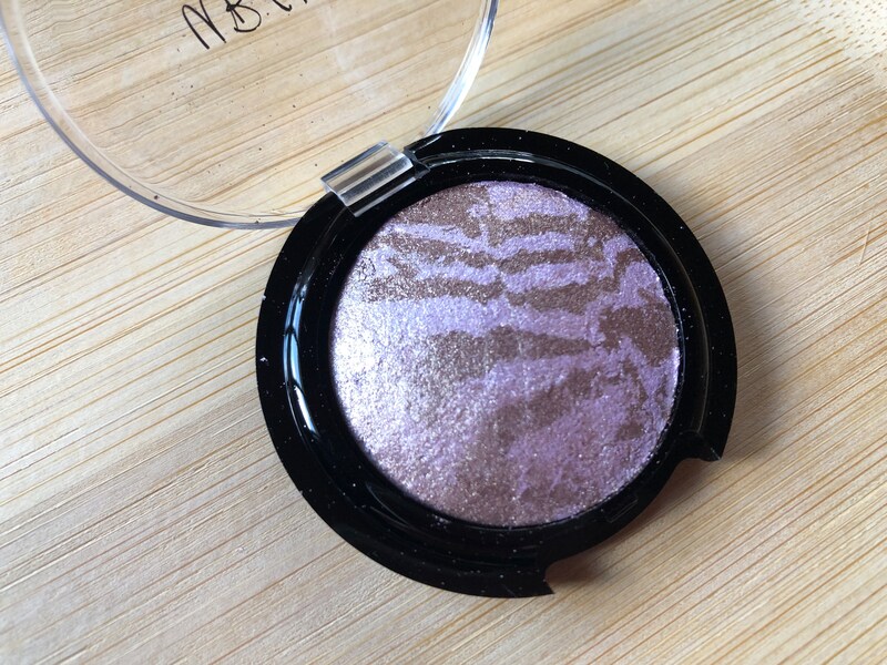 ダイソーの「UR GLAM」の「アイ&チークカラー　ラベンダーブラウン」