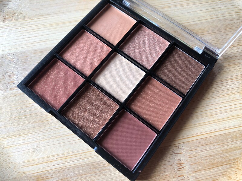 ダイソーの「UR GLAM」の「アイシャドウパレット　01」