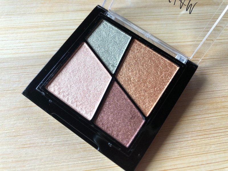 ダイソーの「UR GLAM」の「ベルベット　アイカラーパレット」