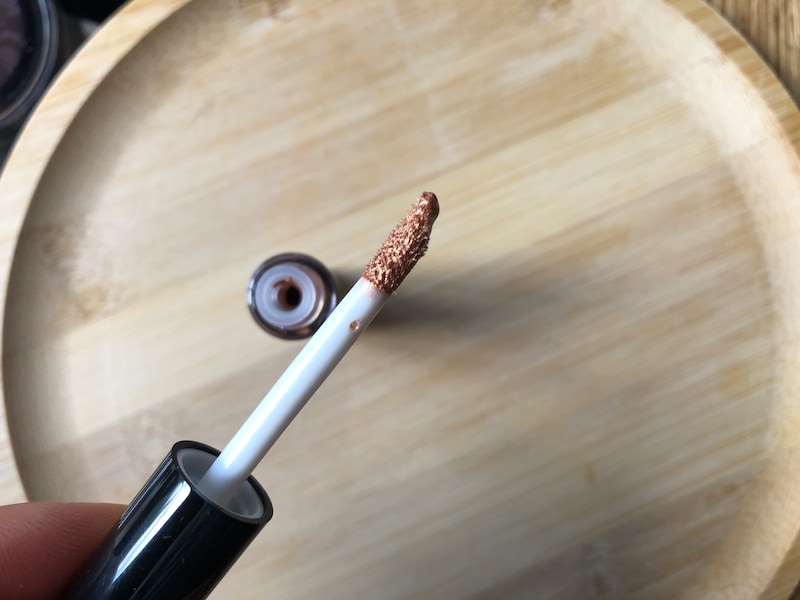 ダイソーの「UR GLAM」の「リキッドアイシャドウ　ゴールドブラウン」