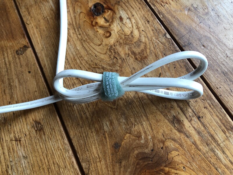 ダイソーの「ケーブルタイ」はマジックテープ式