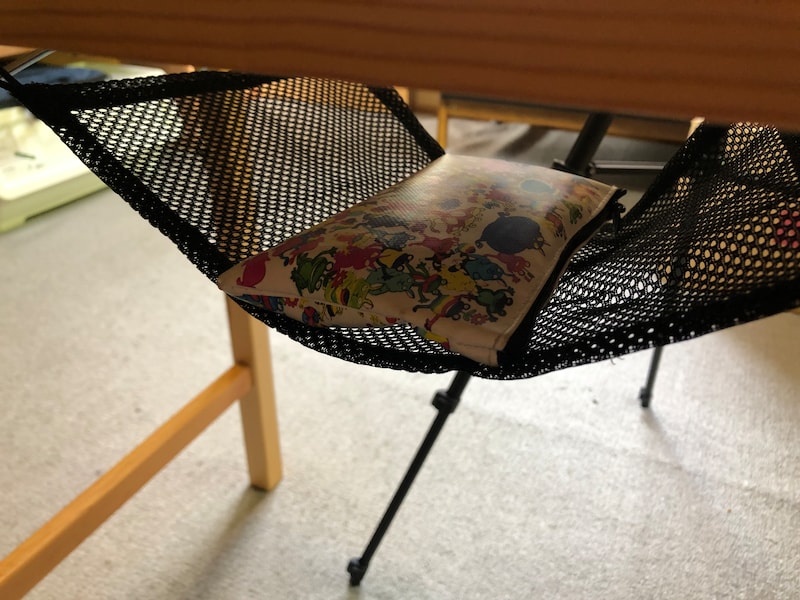 ペンケースなど、文房具類も収納できる