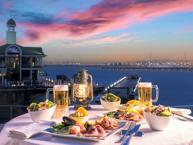 海に近い、ヨコハマ グランド インターコンチネンタル ホテル 屋外テラスでビールをグイっと!(画像はイメージ、提供画像)