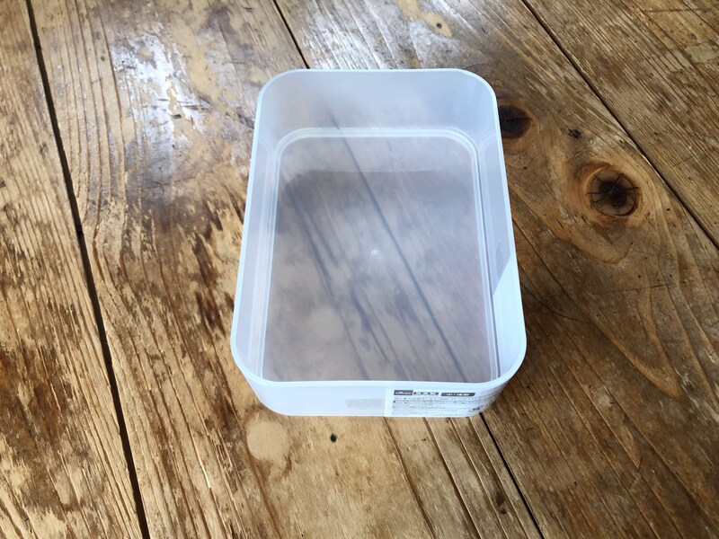 ダイソーの「積み重ね収納ボックス　小・浅型」