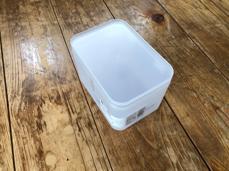 ダイソーの「積み重ね収納ボックス　小・フタ付」