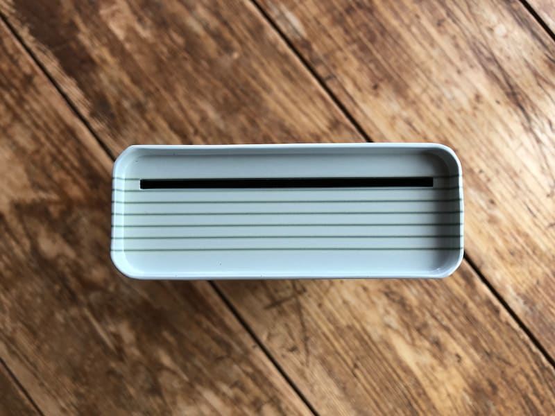 ダイソーの「お札が入れられる貯金箱」は上からお札を入れる