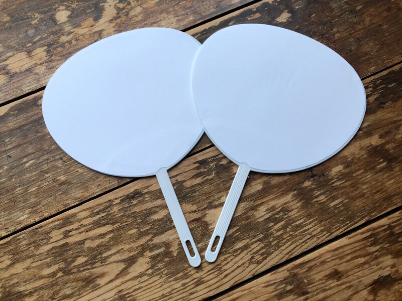 ダイソーの「コンサート用うちわ　小」