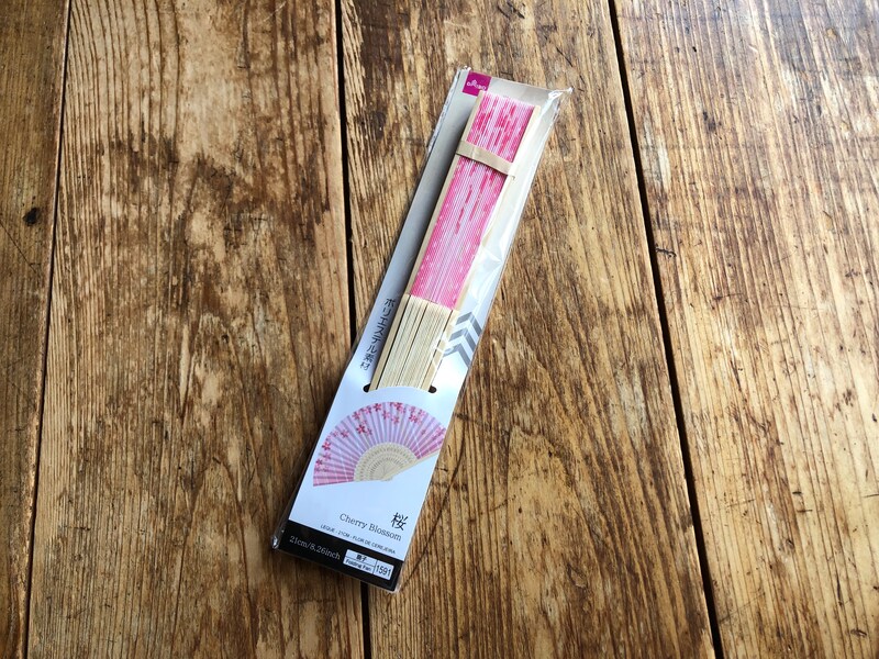 ダイソーの「扇子」