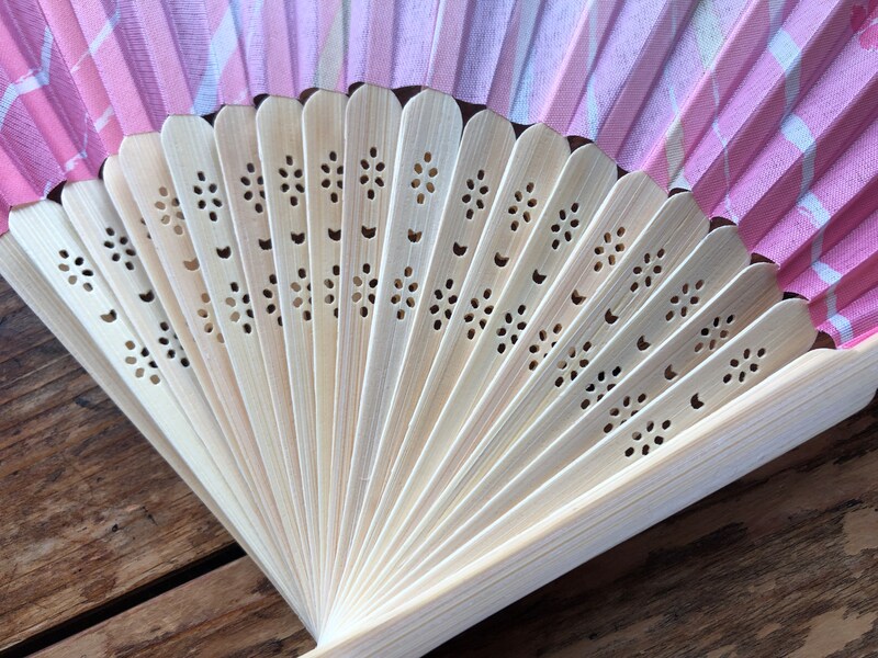 ダイソーの「扇子」は骨部分もおしゃれ