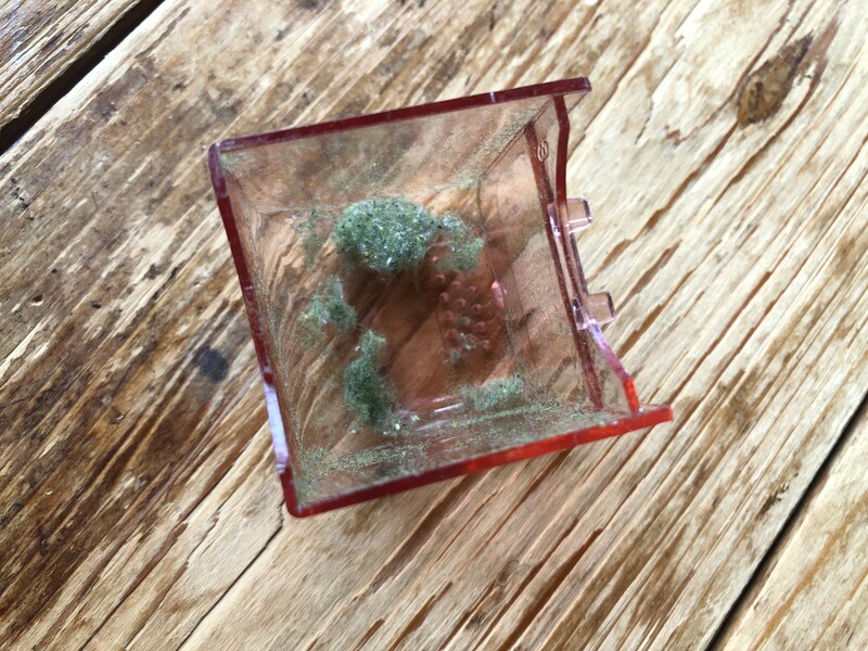 カバーの中にたまったごみ