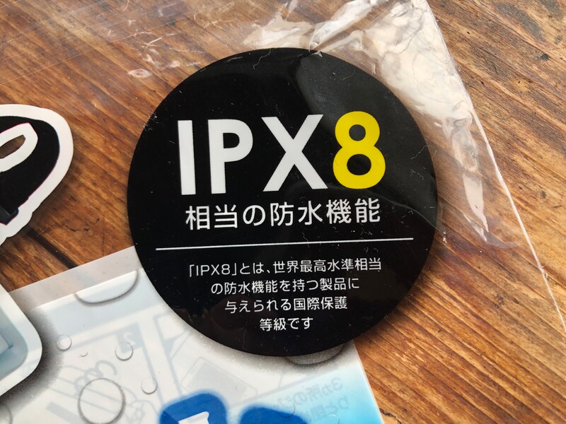 ダイソーの「防水ウエストポーチ」は高い防水性を誇る