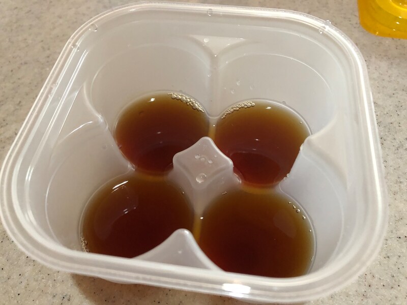 ダイソーの「味付けたまごメーカー」の内側の線のところまで調味料を入れる