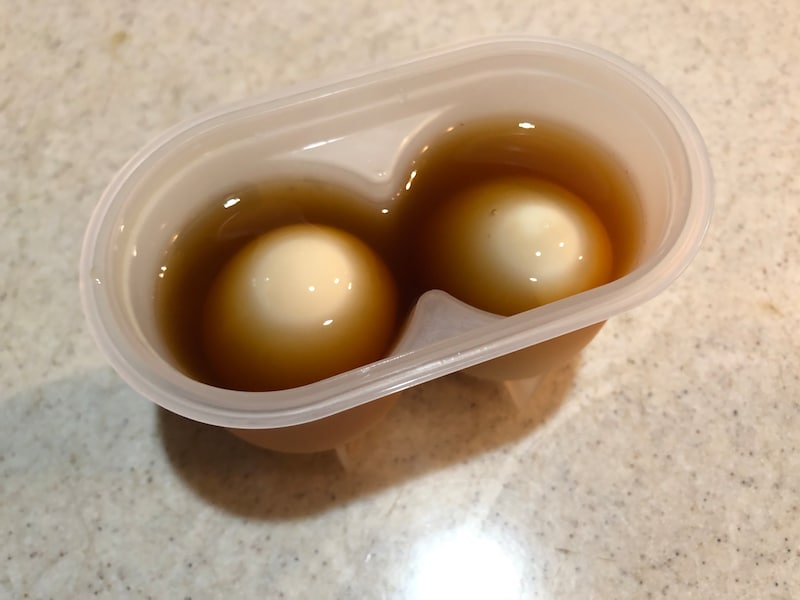 ダイソーの「味付け玉子職人（2個用）」で作る味付け玉子が完成