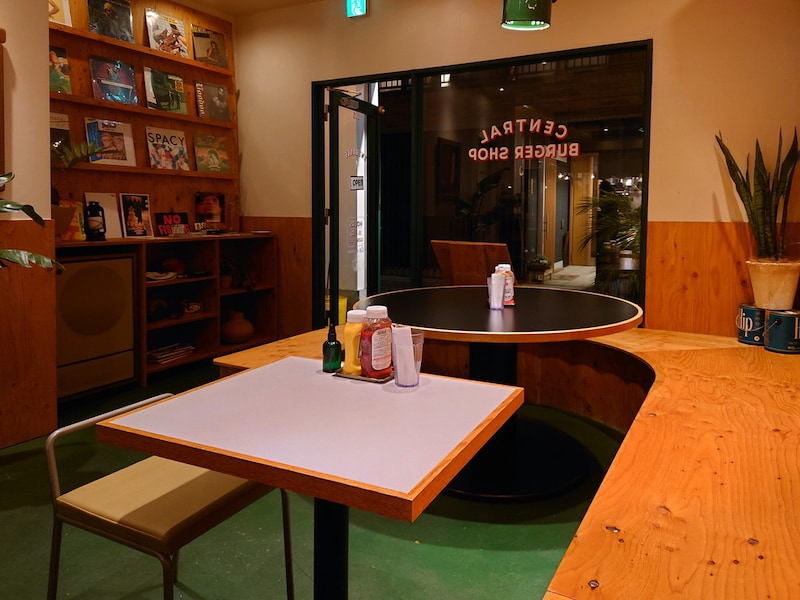 アメリカンな雰囲気の店内