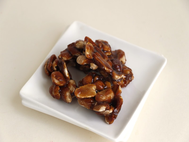 カリカリしたピーナッツの味も濃厚で、黒糖のカラメルの深い味わいは秀逸!