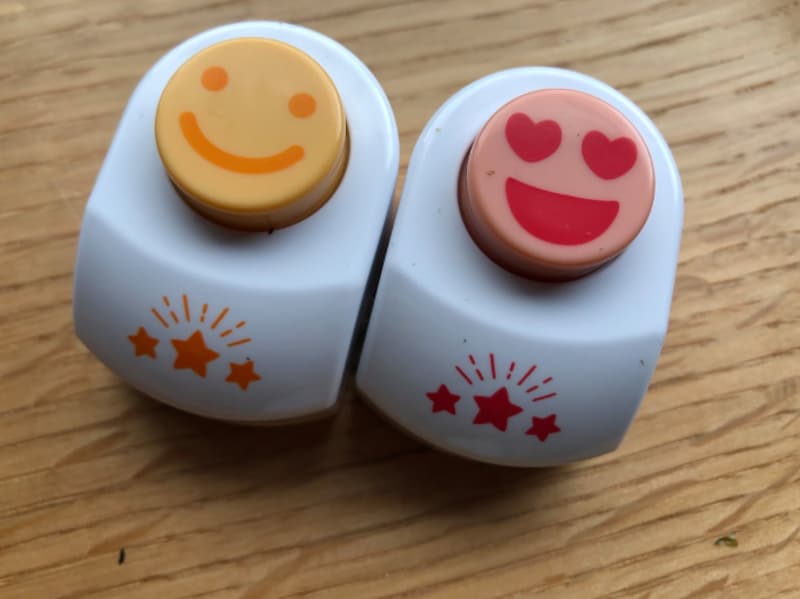 ダイソーの「のり用パンチ フレンド」