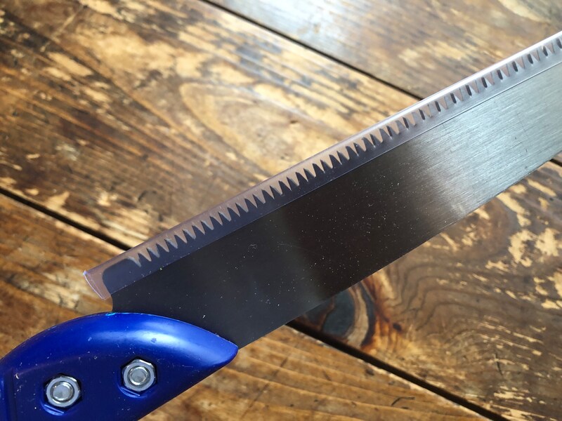 ダイソーの「木工用のこぎり」はカバー付き