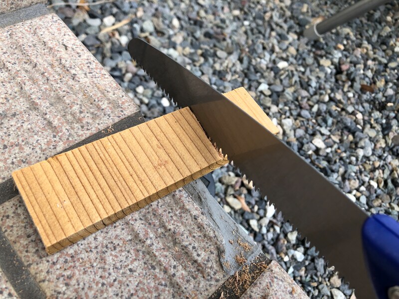 「木工用のこぎり」は引き切りタイプなので、引く時に木材が切れる