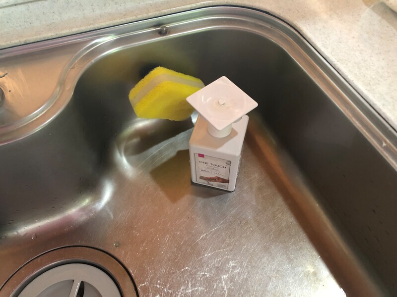 ダイソーの「らくらく洗剤ボトル」をシンクに置いても違和感はない